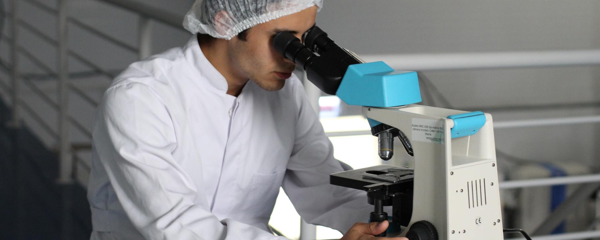 [Health Professionals Facing the Coronavirus Disease 2019 (COVID-19) Pandemic: What Are the Mental Health Risks?]