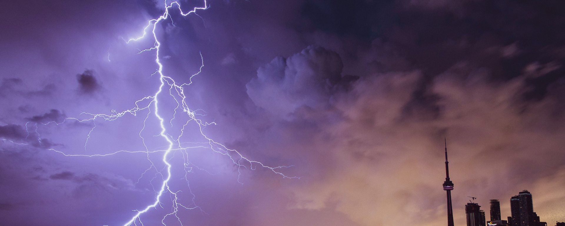LIGHTNING STRIKES MORE THAN 100 PEOPLE IN 24 HOURS IN THE MIDDLE OF THE MONSOON